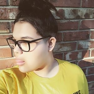 Meet your Posher, Isela